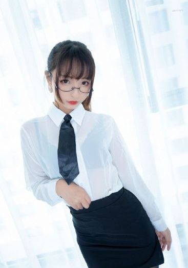 av青草_高清字幕版在线播放